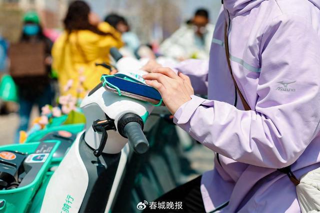 机支架”再升级提升昆明用户骑游体验尊龙凯时APP滴滴青桔电单车“手(图3)